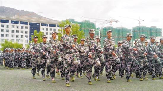 西藏大学举行2018级新生军训开训典礼